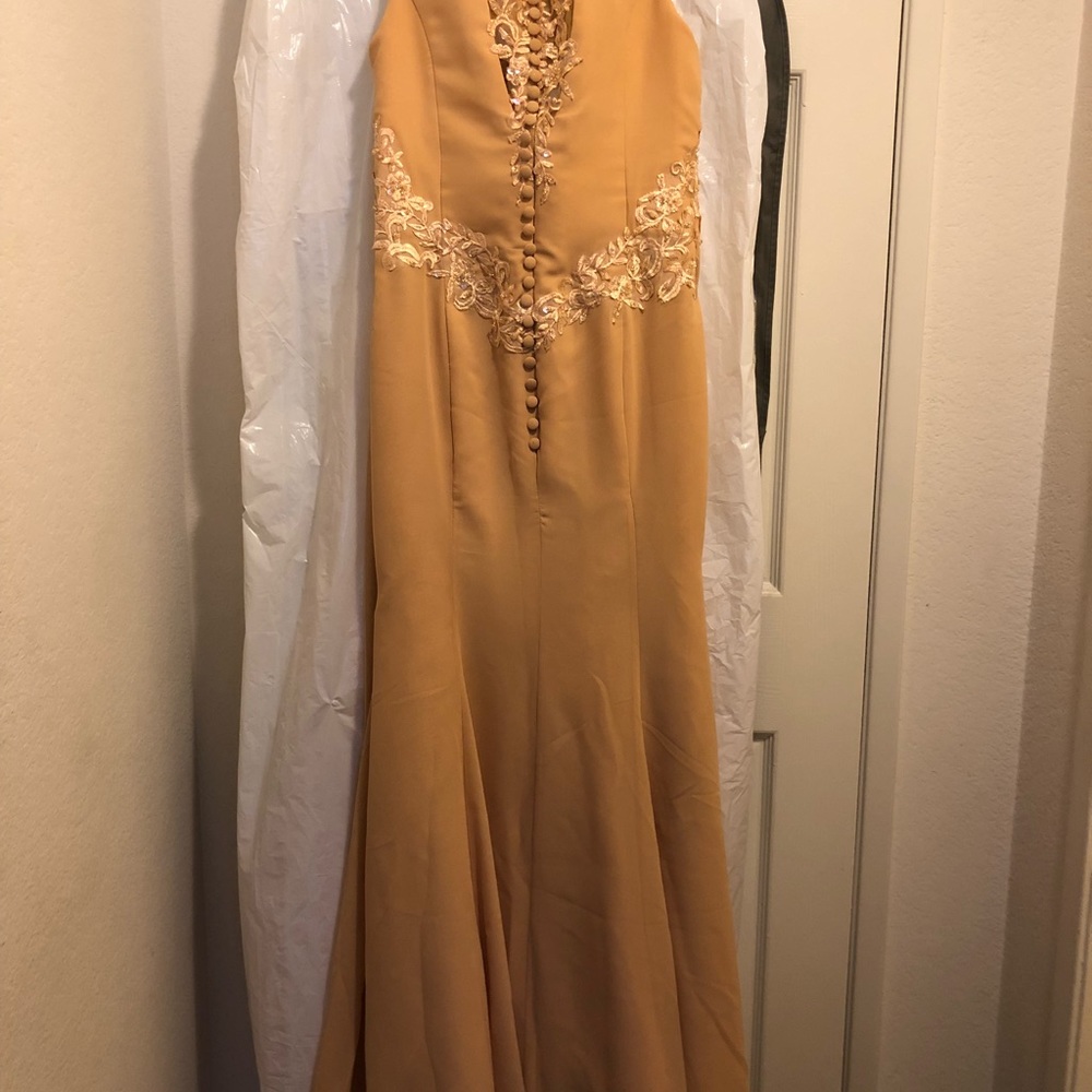 Formal Dress - Picture 3 of 4